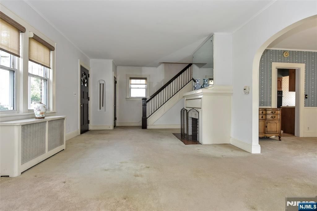 Photo of 225 Passaic Avenue, Hasbrouck Heights, NJ 07604 (MLS # 26019955)
