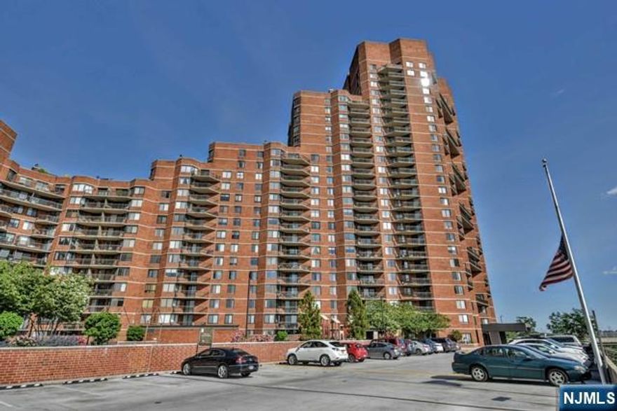 Great space Can be leased furnished and turn key or unfurnished Available immediately Pool, gym and a parking space