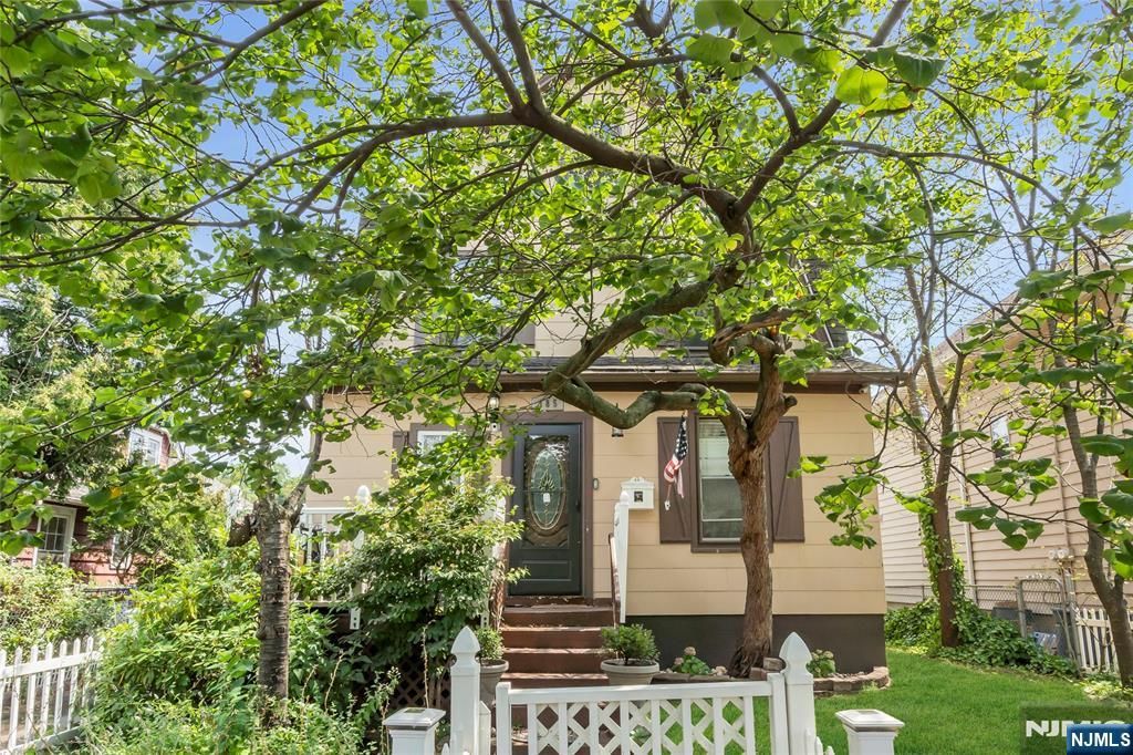 Photo of 185 State Street, Bloomfield, NJ 07003 (MLS # 25029153)