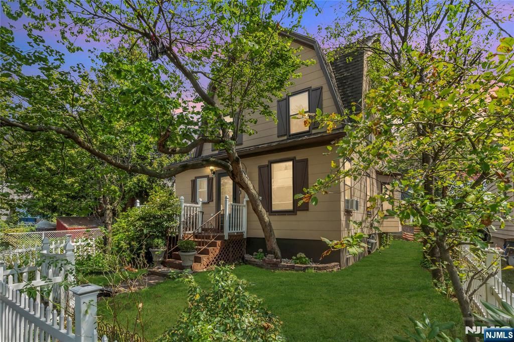 Photo of 185 State Street, Bloomfield, NJ 07003 (MLS # 25029153)