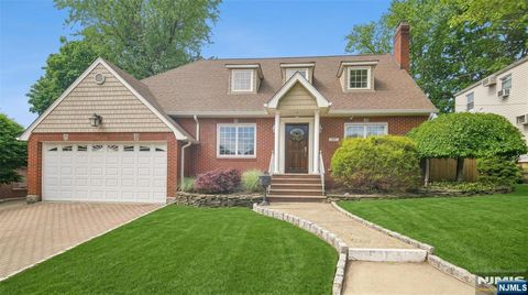 Photo of 346 Roosevelt Avenue, Hasbrouck Heights, NJ 07604 (MLS # 26020700)