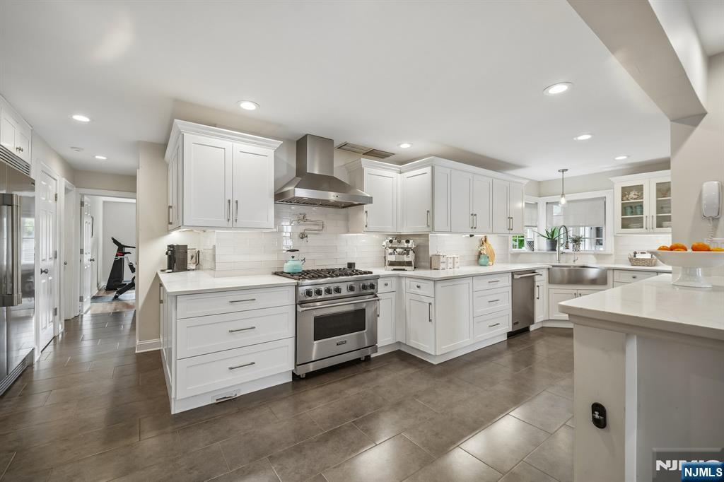 346 Roosevelt Avenue