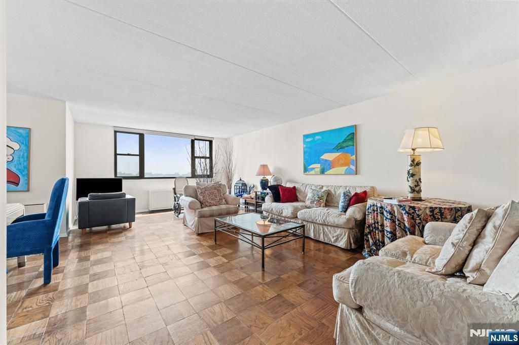 Photo of 250 Gorge Rd #14J, Cliffside Park, NJ 07010 (MLS # 26006055)