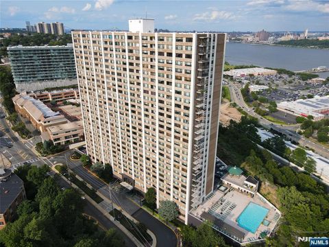 Photo of 250 Gorge Rd #14J, Cliffside Park, NJ 07010 (MLS # 26006055)