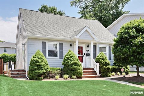 Photo of 29 Margaret Court, Dumont, NJ 07628 (MLS # 26022628)