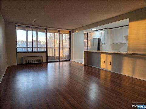 Photo of 200 Winston Dr #217, Cliffside Park, NJ 07010 (MLS # 25039033)