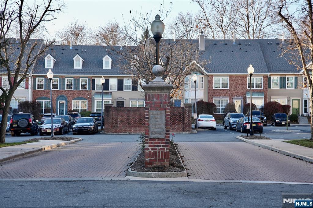 24 Howard Court 603