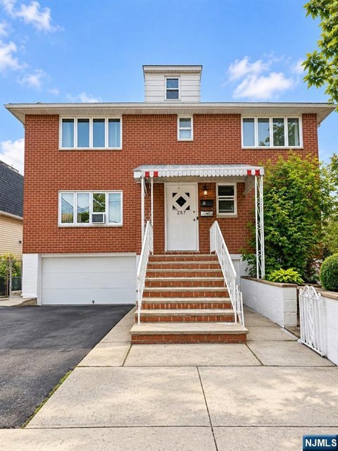 Photo of 257 Desoto Place, Cliffside Park, NJ 07010 (MLS # 26034248)
