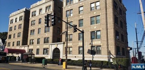 Photo of 2787 John F Kennedy Blvd #112, Jersey City, NJ 07306 (MLS # 26012303)