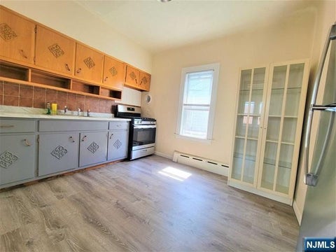 Photo of 225 Warren Ave #3rd fl, Fort Lee, NJ 07024 (MLS # 26037986)