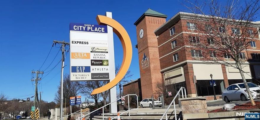 Renovated 2 bedrooms 2baths luxury condo at the Peninsula at City Place with a partial NYC river view. all hardwood floors, bright natural lighting with southern exposure. Open kitchen with breakfast nook. One of the largest unit (Apprx.1465 living square ft), generous sized bedroom, includes in-unit laundry. Don't miss this opportunity to own this beautiful waterfront living on the gold coast!