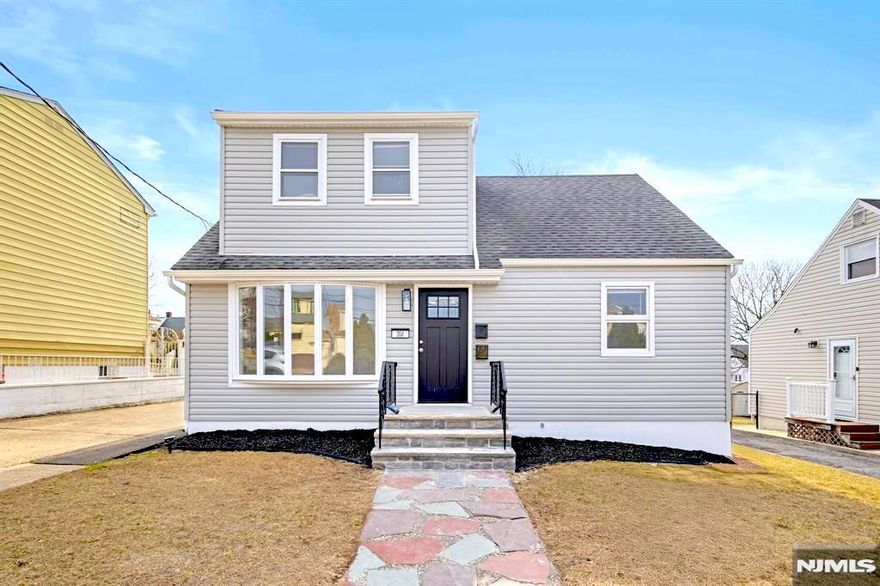 Beautifully renovated 1-bedroom, 1-bath apartment featuring a modern interior, private in-unit washer and dryer, and shared access to a well-maintained backyard. Come see it before it's gone!