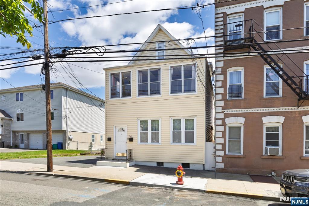 Property for Sale at 216 Farnham Avenue, Lodi, New Jersey - Bedrooms: 6 
Bathrooms: 2 
Rooms: 12  - $649,000