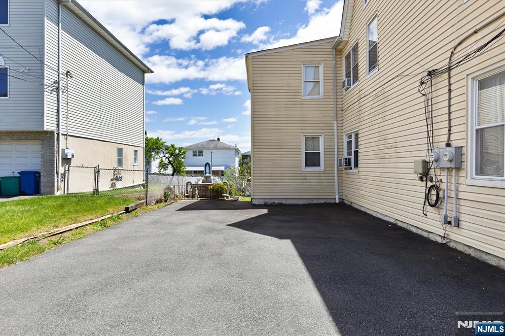 216 Farnham Avenue