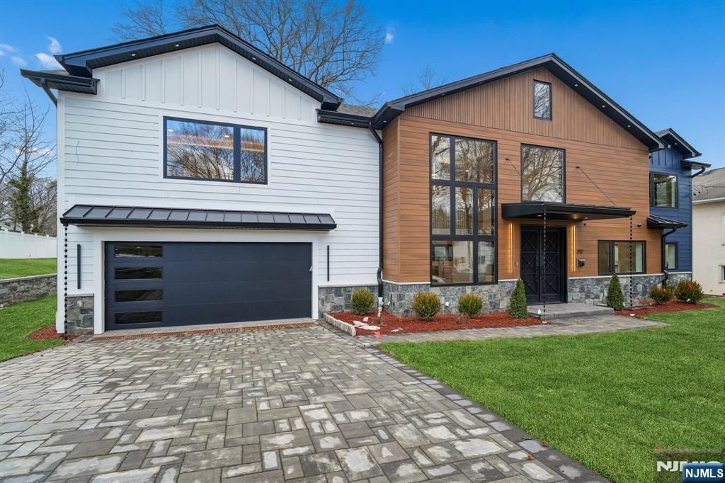 Photo of 292 Magnolia Avenue, Cresskill, NJ 07626 (MLS # 26014830)