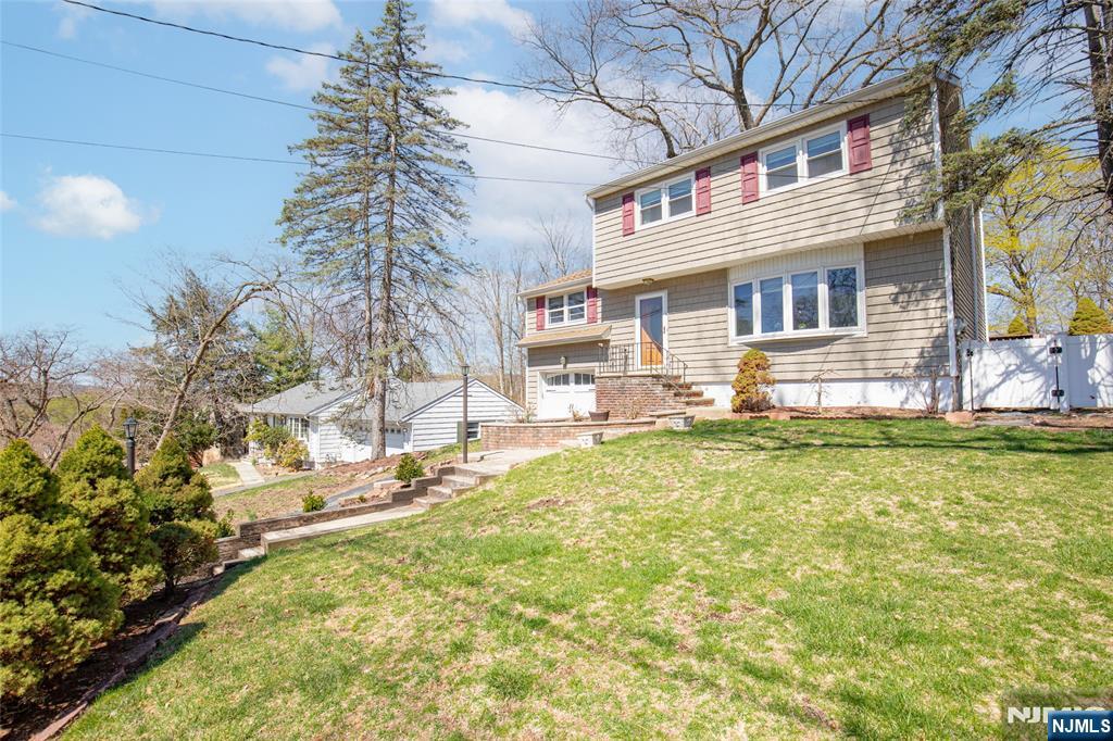 163 Hiawatha Boulevard