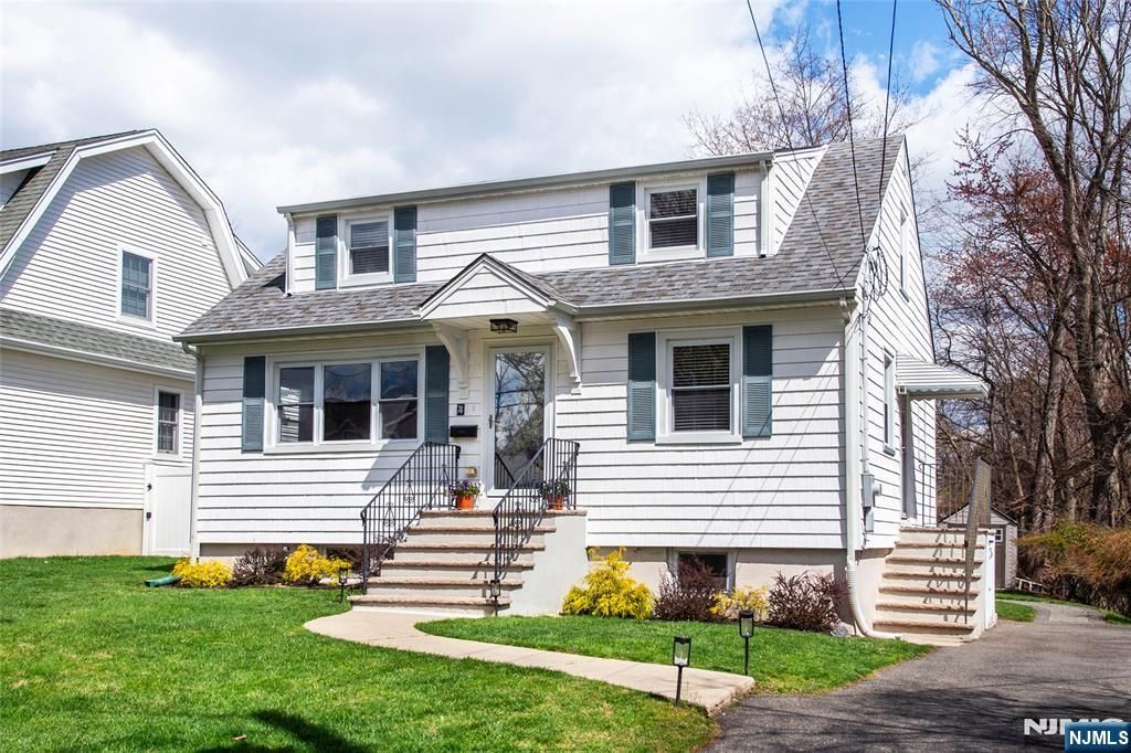 Photo of 74 Franklin Street, Verona, NJ 07044 (MLS # 26011682)