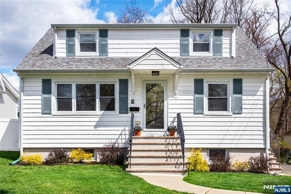 Photo of 74 Franklin Street, Verona, NJ 07044 (MLS # 26011682)