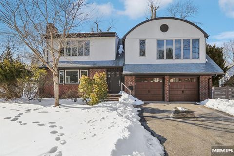 Photo of 53 Forest Rd, Demarest, NJ 07627 (MLS # 26005510)