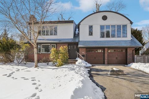 Photo of 53 Forest Rd, Demarest, NJ 07627 (MLS # 26005510)