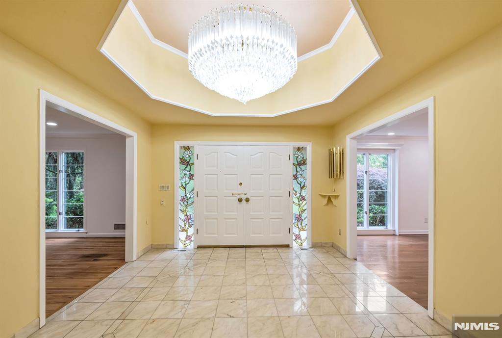 8 Clearwater Drive