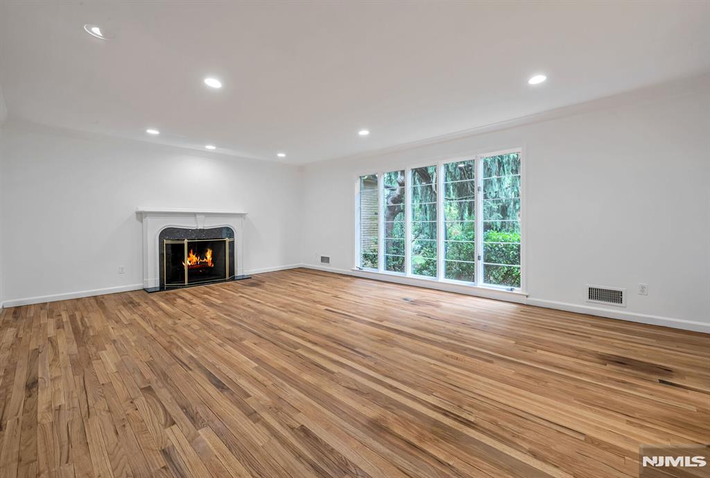 8 Clearwater Drive