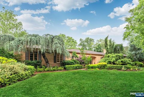 8 Clearwater Drive Ho-Ho-Kus NJ 07423