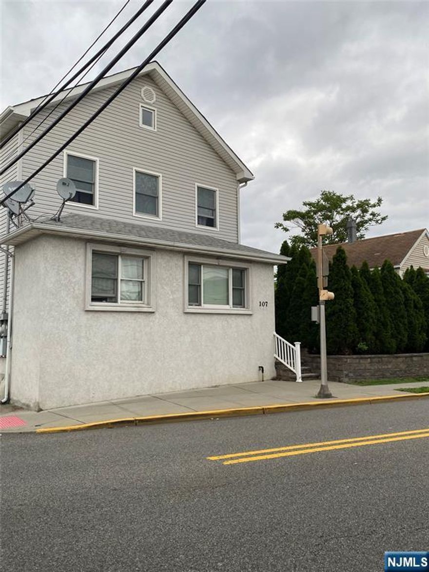 DONT MISS THIS 3 BEDROOMS WITH GREAT CLOSET SPACE. OPEN LAYOUT WITH HARDWOOD FLOORS, VERY BRIGHT. ACCESS TO ATTIC FOR STORAGE. CENTRAL A/C. LAUNDRY IN THE BASEMENT(COIN MACHINE). ONE CAR PARKING SPACE. VERY NICE BACKYARD TO BE SHARE WITH OTHER TENANTS. CLOSE TO TRANSPORTATION, SCHOOL AND STORES. APPLICATION, FULL CREDIT CHECK & INTERVIEW REQUIRED LA is related to landlord