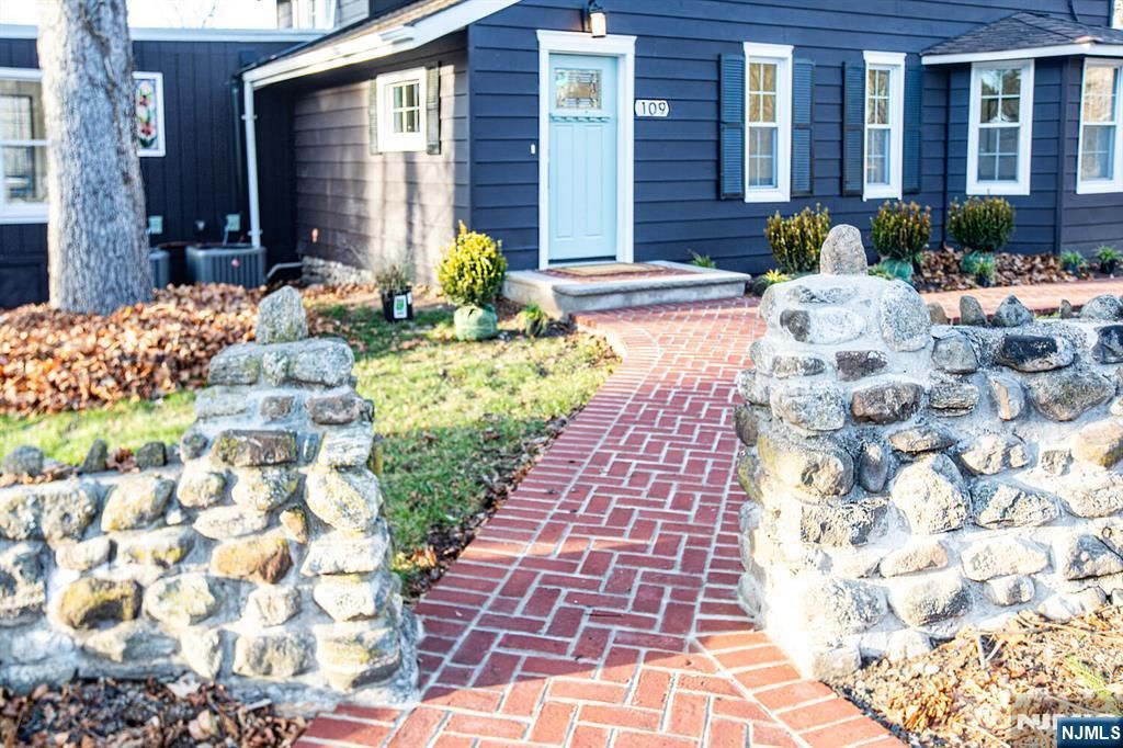 Photo of 109 Franklin Avenue, Oakland, NJ 07436 (MLS # 25042161)