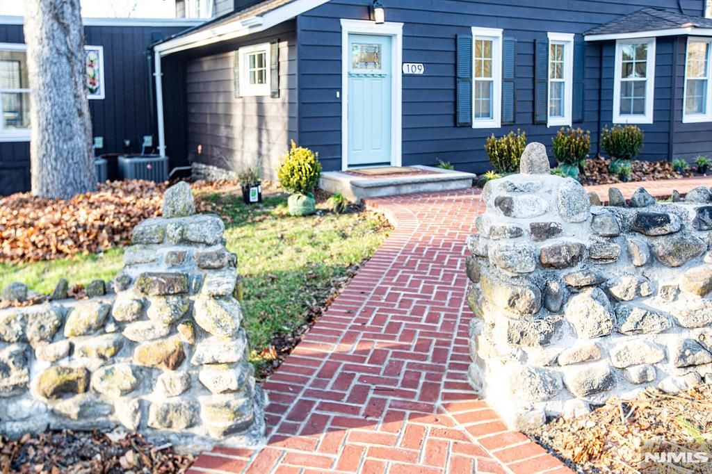 Photo of 109 Franklin Avenue, Oakland, NJ 07436 (MLS # 25042161)