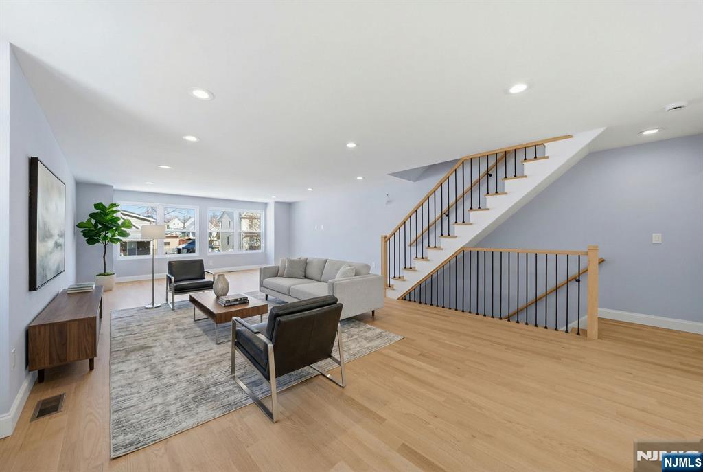 60 Dewitt Street B