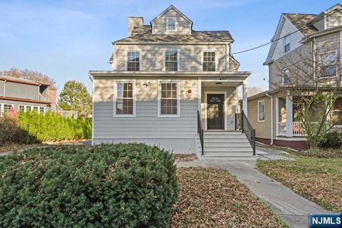 Photo of 401 Franklin St #2, Bloomfield, NJ 07003 (MLS # 25041082)