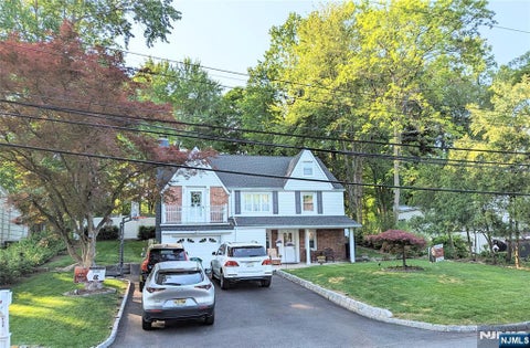 Photo of 530 Shirley AVE, Franklin Lakes, NJ 07417 (MLS # 26028390)