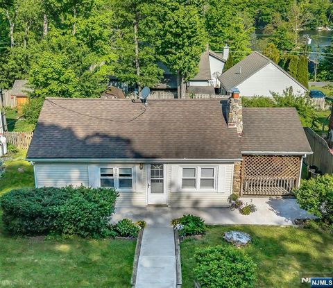 Photo of 70 Tamarack Trail, Hardyston, NJ 07460 (MLS # 26018424)