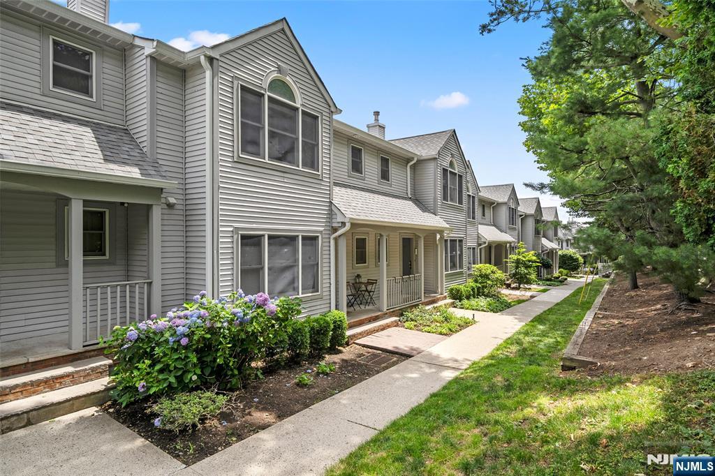 477 Undercliff Avenue