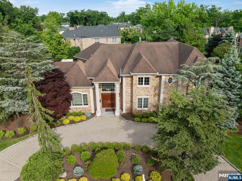 Photo of 27 Roberts Road, Englewood Cliffs, NJ 07632 (MLS # 26010668)