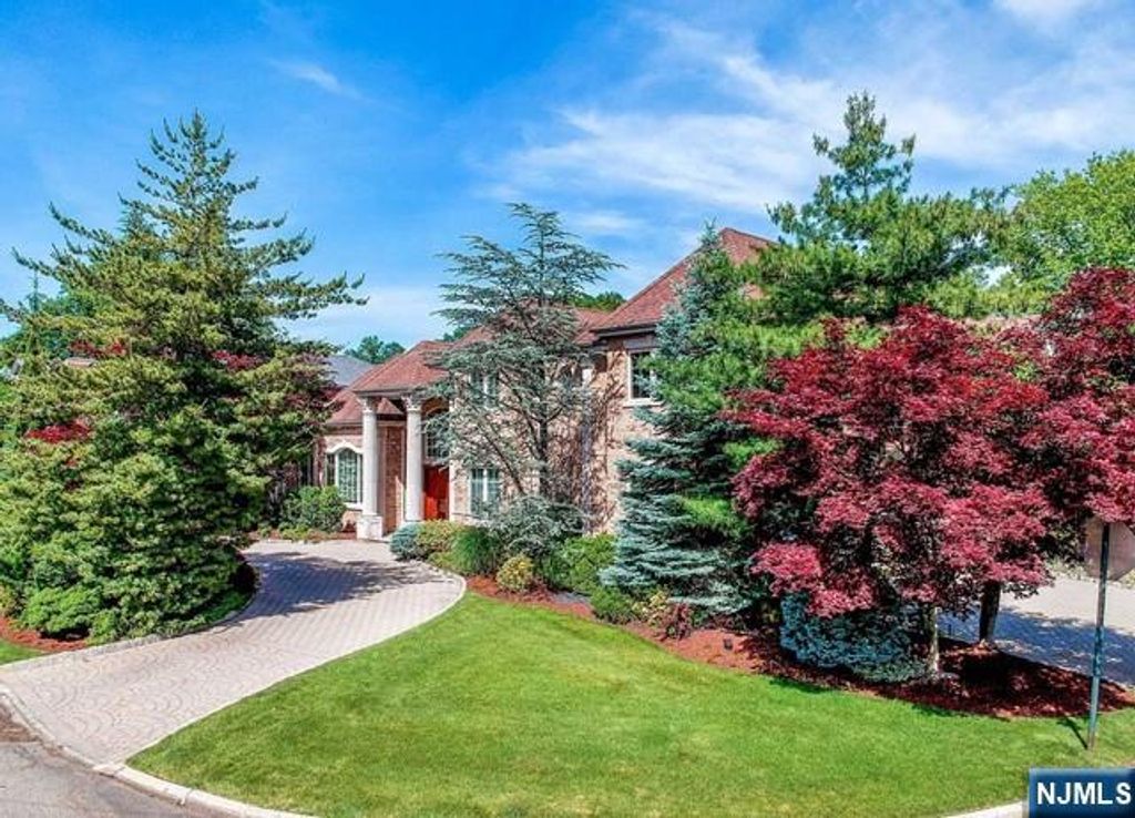 Photo of 27 Roberts Road, Englewood Cliffs, NJ 07632 (MLS # 26010668)