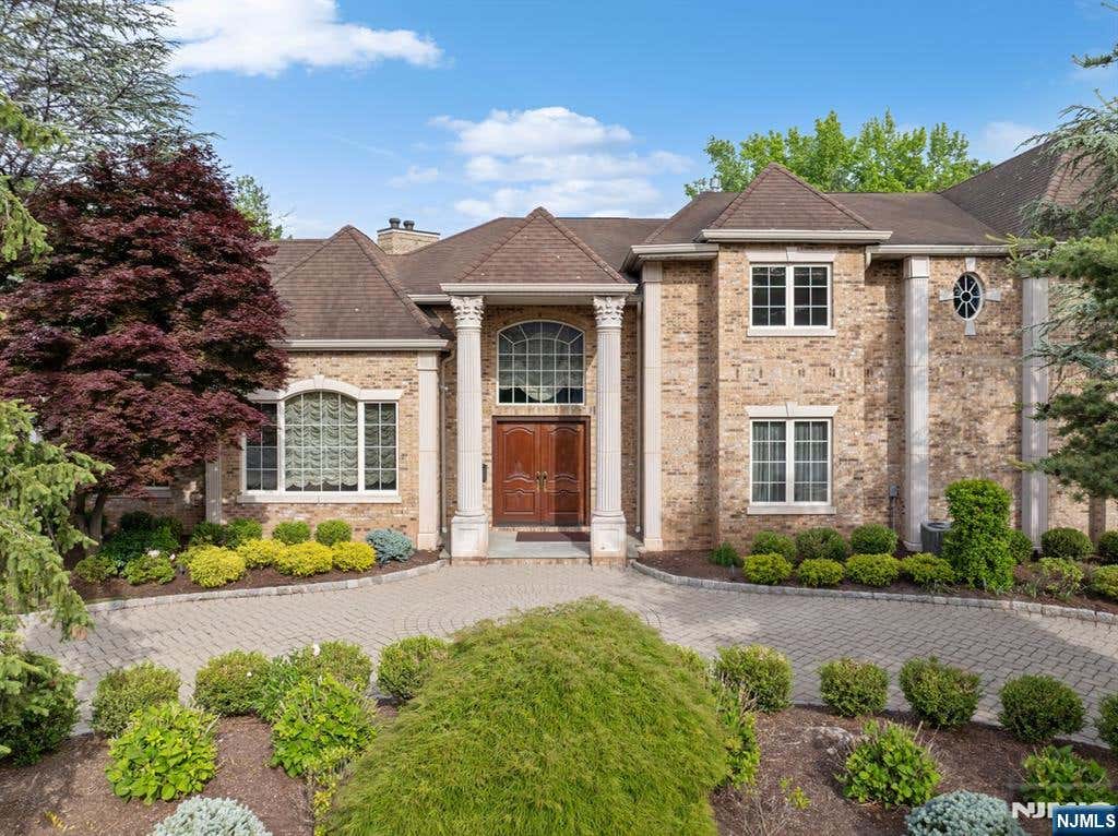 Photo of 27 Roberts Road, Englewood Cliffs, NJ 07632 (MLS # 26010668)
