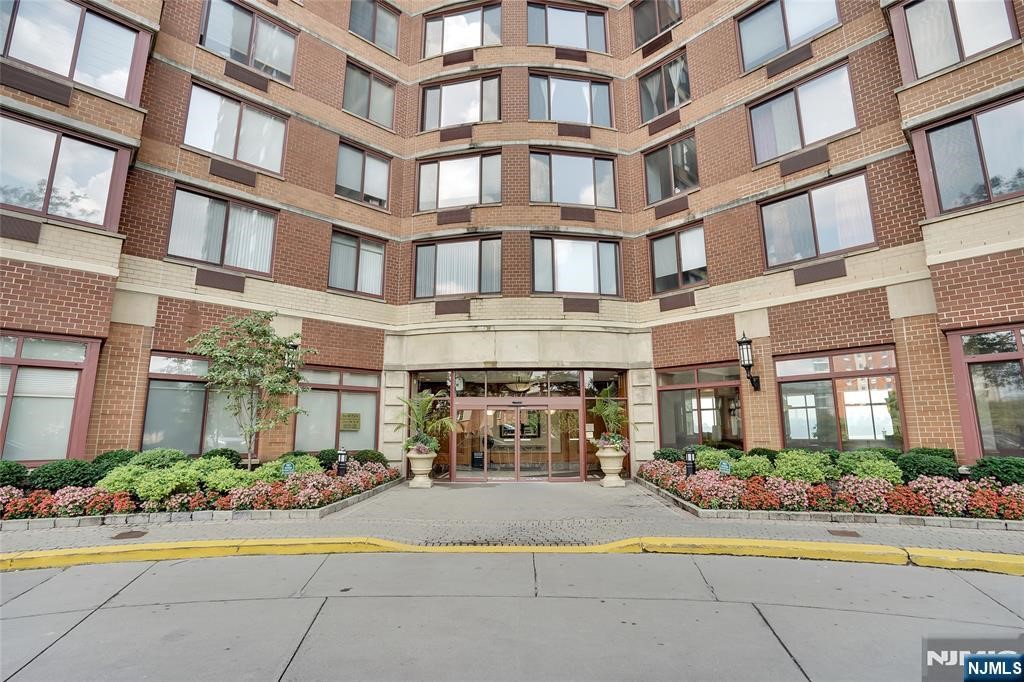 Property for Sale at 100 Old Palisade Road 4006, Fort Lee, New Jersey - Bedrooms: 3 
Bathrooms: 4  - $974,988