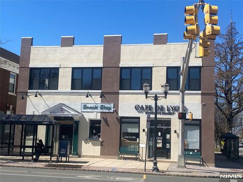 Photo of 256 Leonia Avenue, Leonia, NJ 07605 (MLS # 26011000)