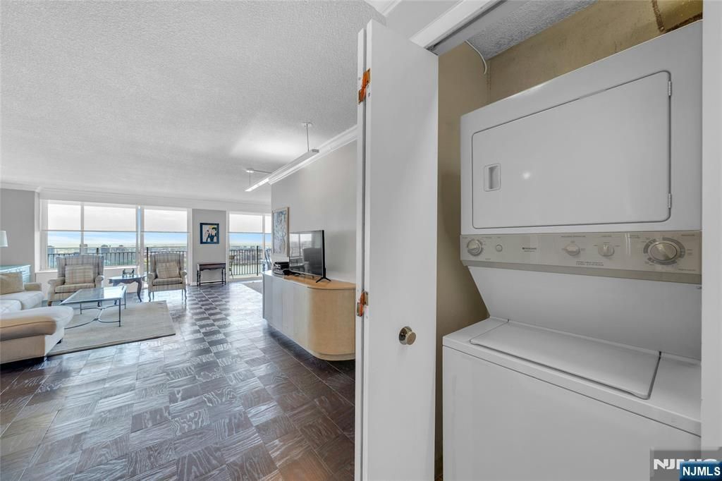 Photo of 1530 Palisade Avenue #27K, Fort Lee, NJ 07024 (MLS # 26013413)