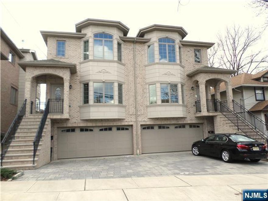 Oversize Duplex in palisade park steps away from Broad and Grand ave. All hardwood floors with modern stainless steel appliances, granite contertop, kitchen and fire place. Sliding glass door walk out deck. Master bathroom w. Jacuzzi tub, The finished Basement studio large room w/ full bath and side entrance. Close to NYC transportation. shopping and a wide variety of eateries, very convenience in one of palisdes park.