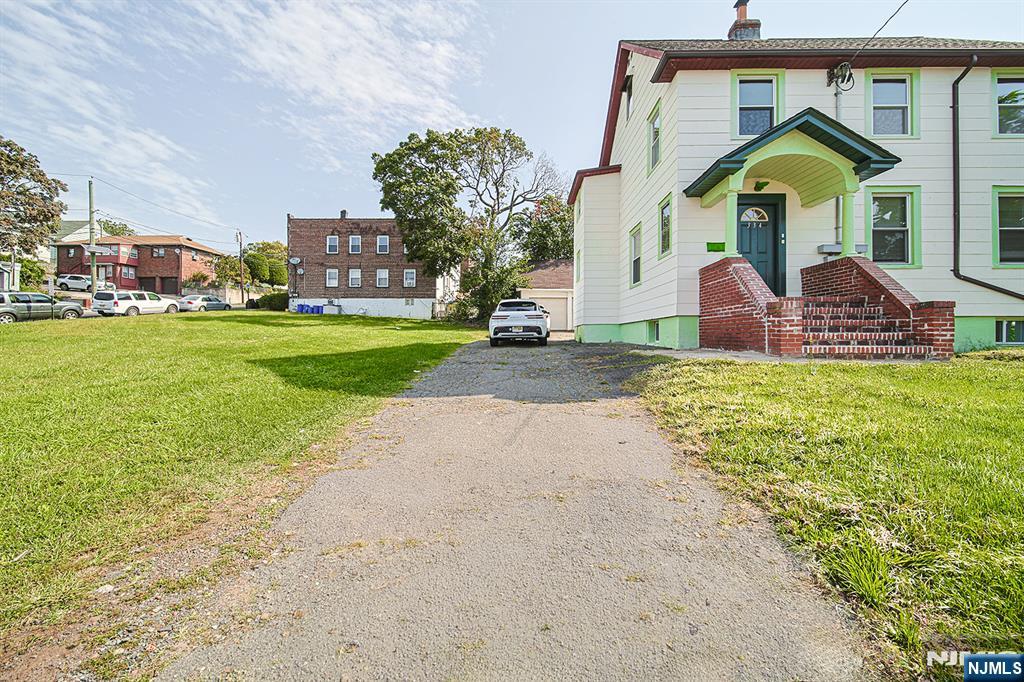334 Broad Avenue