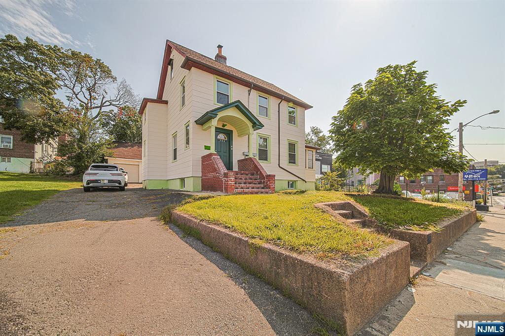334 Broad Avenue