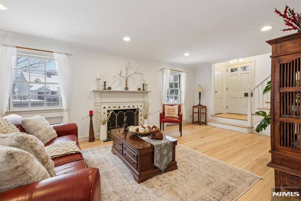 355 Kensington Drive