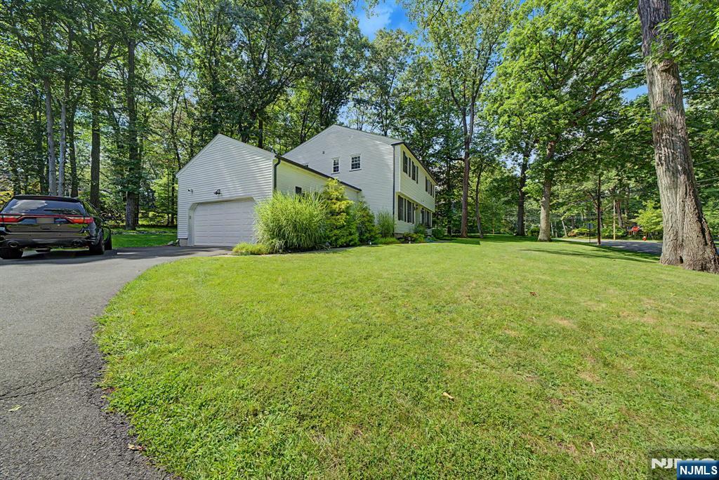 61 Heatherhill Lane