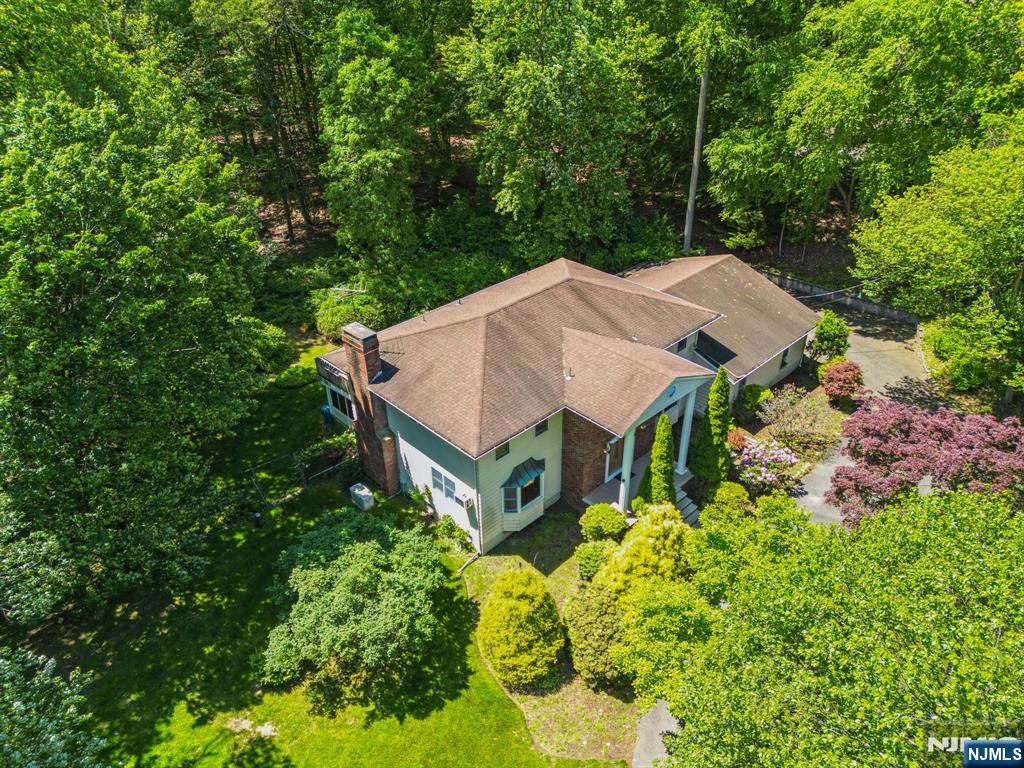Property for Sale at 22 Christopher Place, Saddle River, New Jersey - Bedrooms: 4 
Bathrooms: 3 
Rooms: 9  - $1,400,000