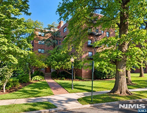 Photo of 3001 Edwin Avenue #4A, Fort Lee, NJ 07024 (MLS # 26038623)