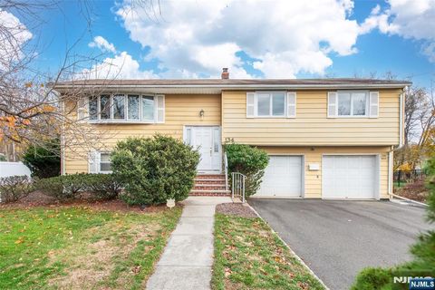 Photo of 134 Andover Drive, Wayne, NJ 07470 (MLS # 25041087)