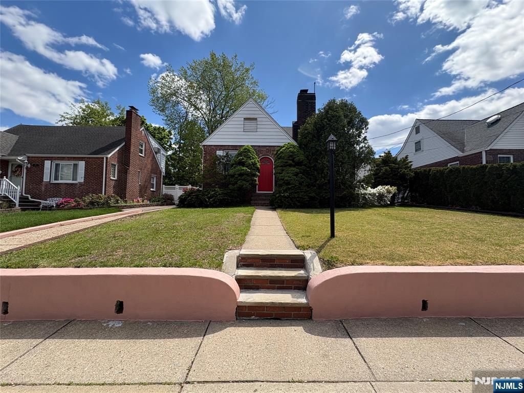 Photo of 40 Sylvan Avenue, Bergenfield, NJ 07621 (MLS # 26016433)
